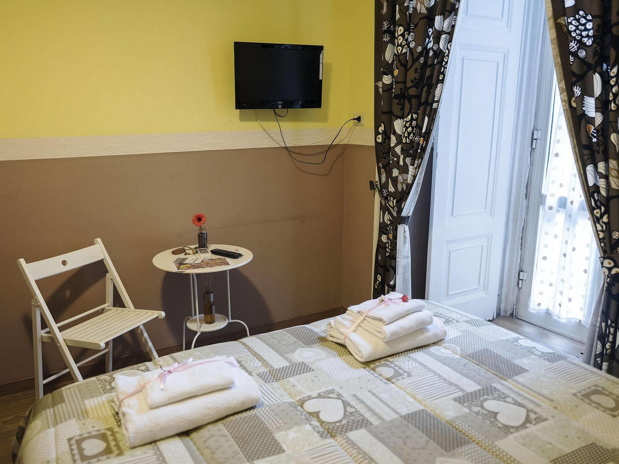 Le 4 Stagioni Napoli Centro Hotel Екстериор снимка